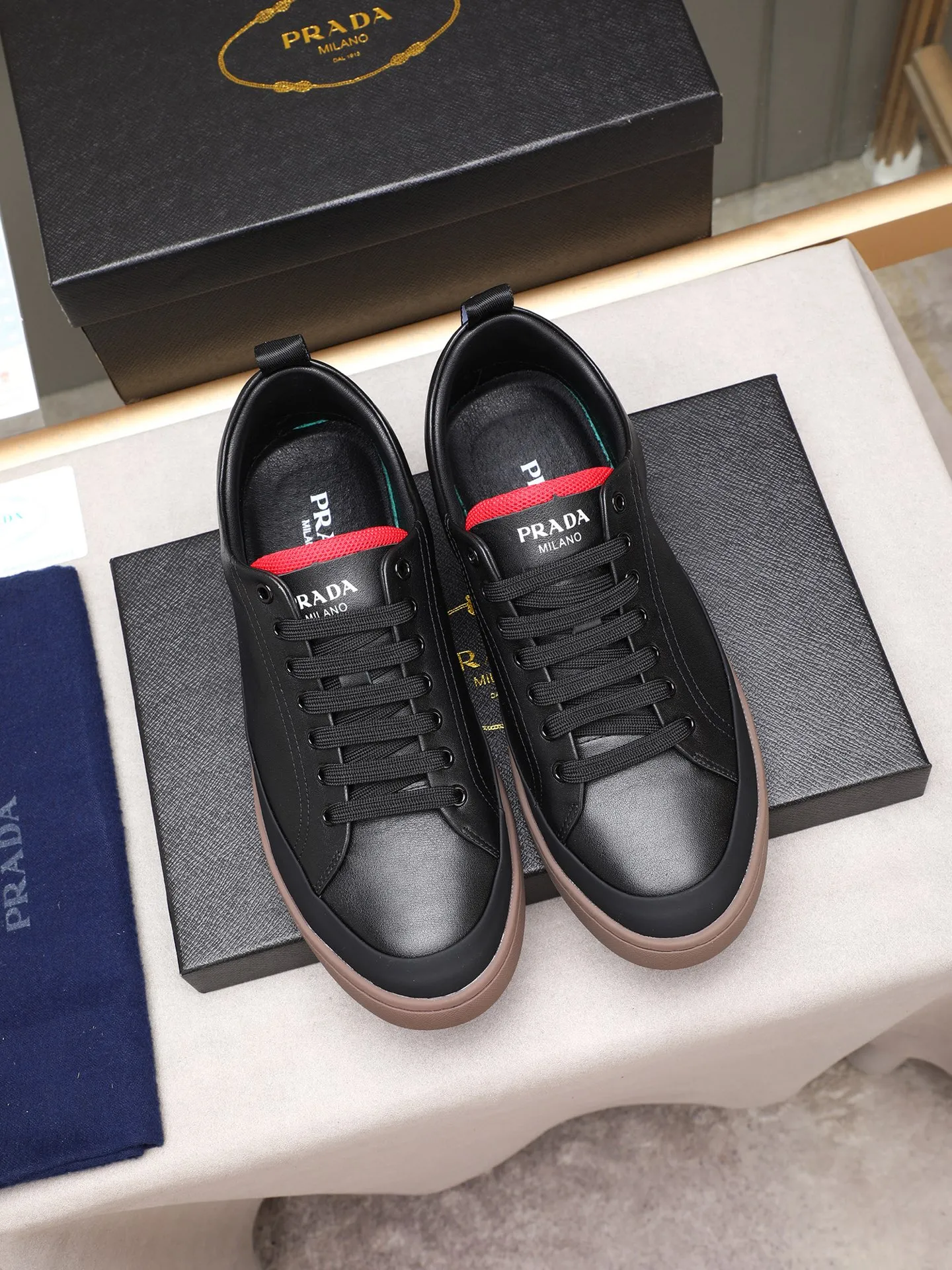 Men's shoes💰420💰 Brand: PRADA (Prada) Standard code: Men's code 38–44 (45 can be customized) Material: Original cowhide, breathable sheep lining Special outsole Style category: Men's fashionable casual sneakers Low-key luxury! Color: actual picture color